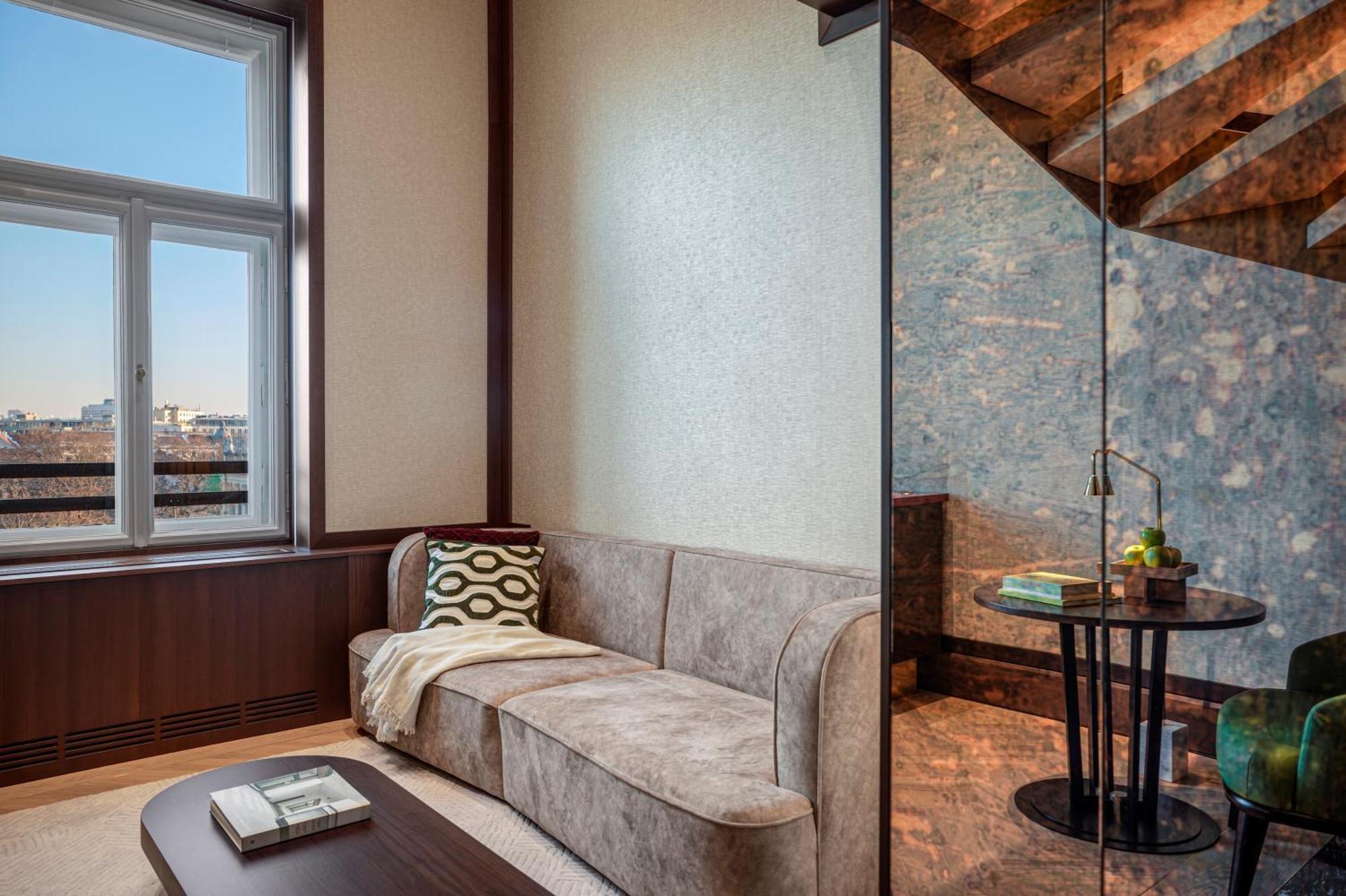 Almanac Palais Vienna Hotel Exterior foto A living room at The Standard East Village