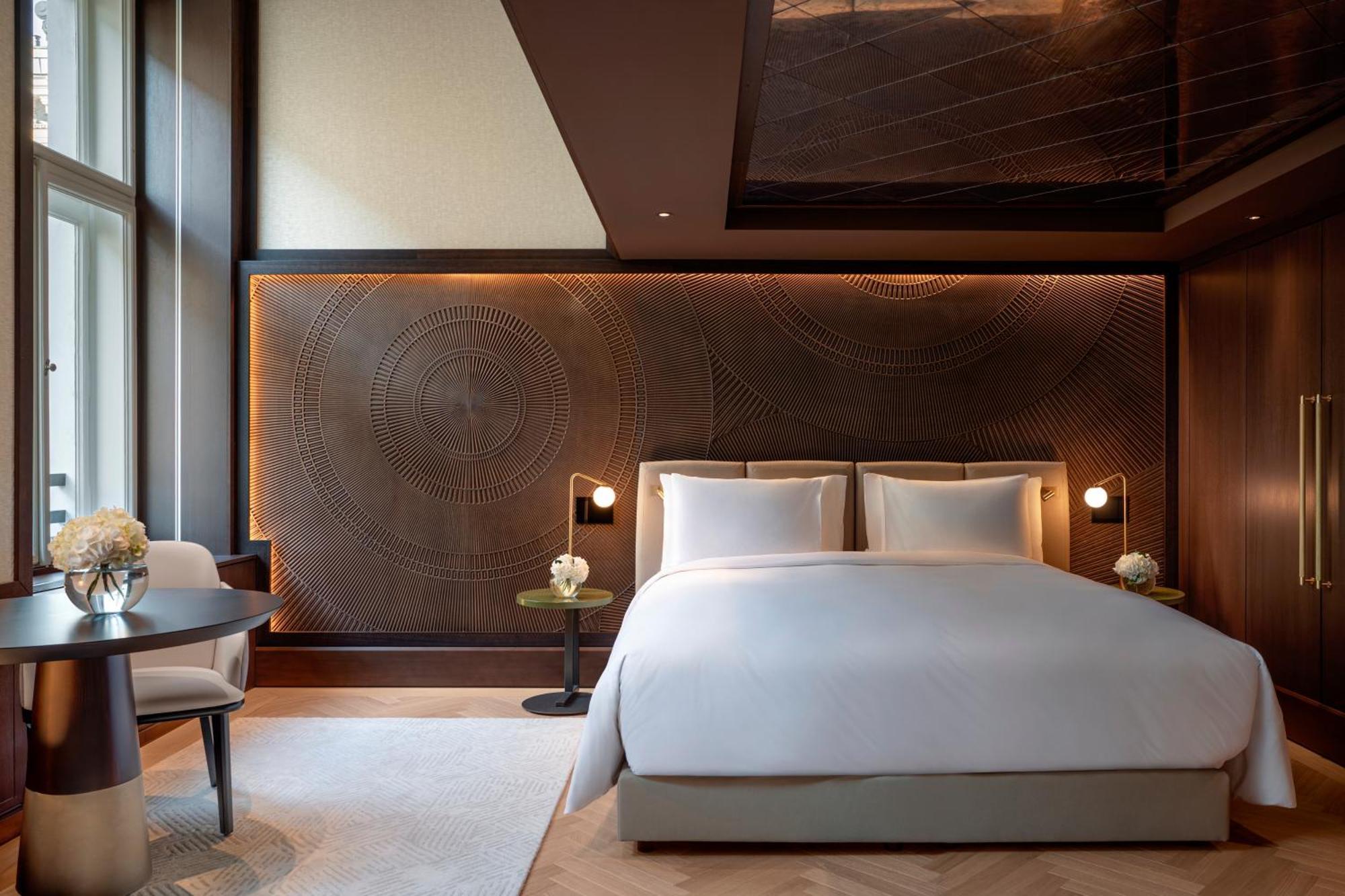 Almanac Palais Vienna Hotel Exterior foto A bedroom at The London Edition