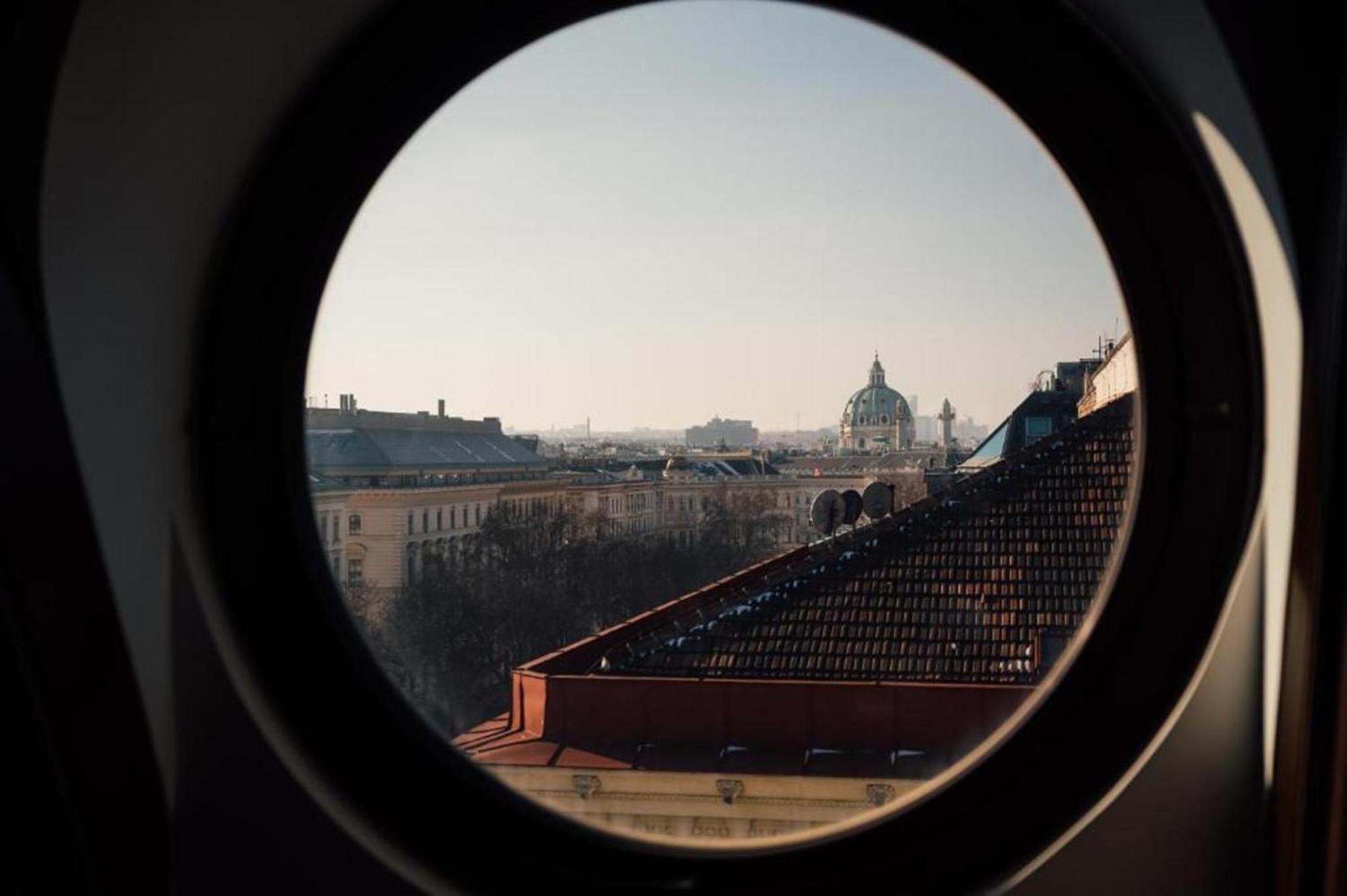 Almanac Palais Vienna Hotel Exterior foto View through a circular window